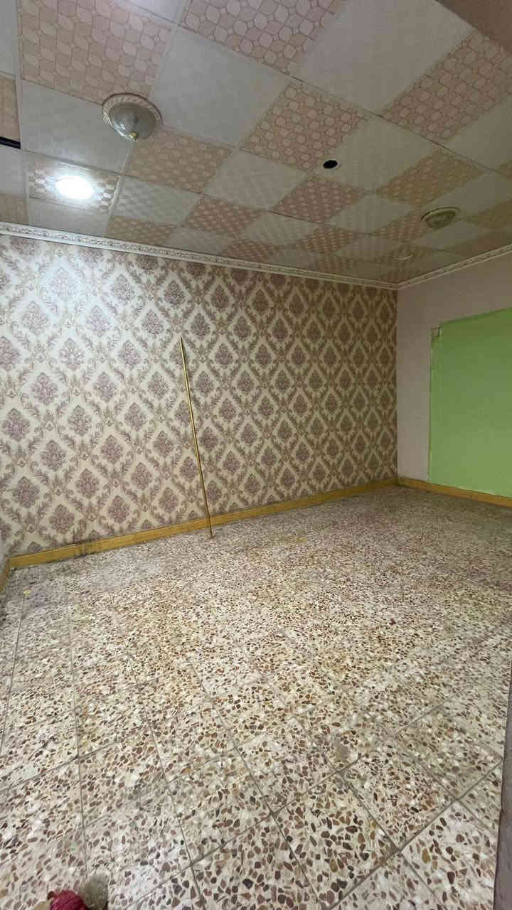 بيت في المشراق القديم طابق واحد مع واجهة طابق ثاني بناء ٢٠١٠ على شارع ٢٠ متر قرب مدارس الوفود الأهلية المساحة ٢٢٧ متر واقع الحال ٢٩٥ متر يحتوي على كراج وحديقة ومطبخ وصالة واستقبال و ٣ غرف و مجمع صحيات و حمام خارجي
السعر ٣٢٥ مليون وبي مجال للشراي 
للإستفسار 
***********
