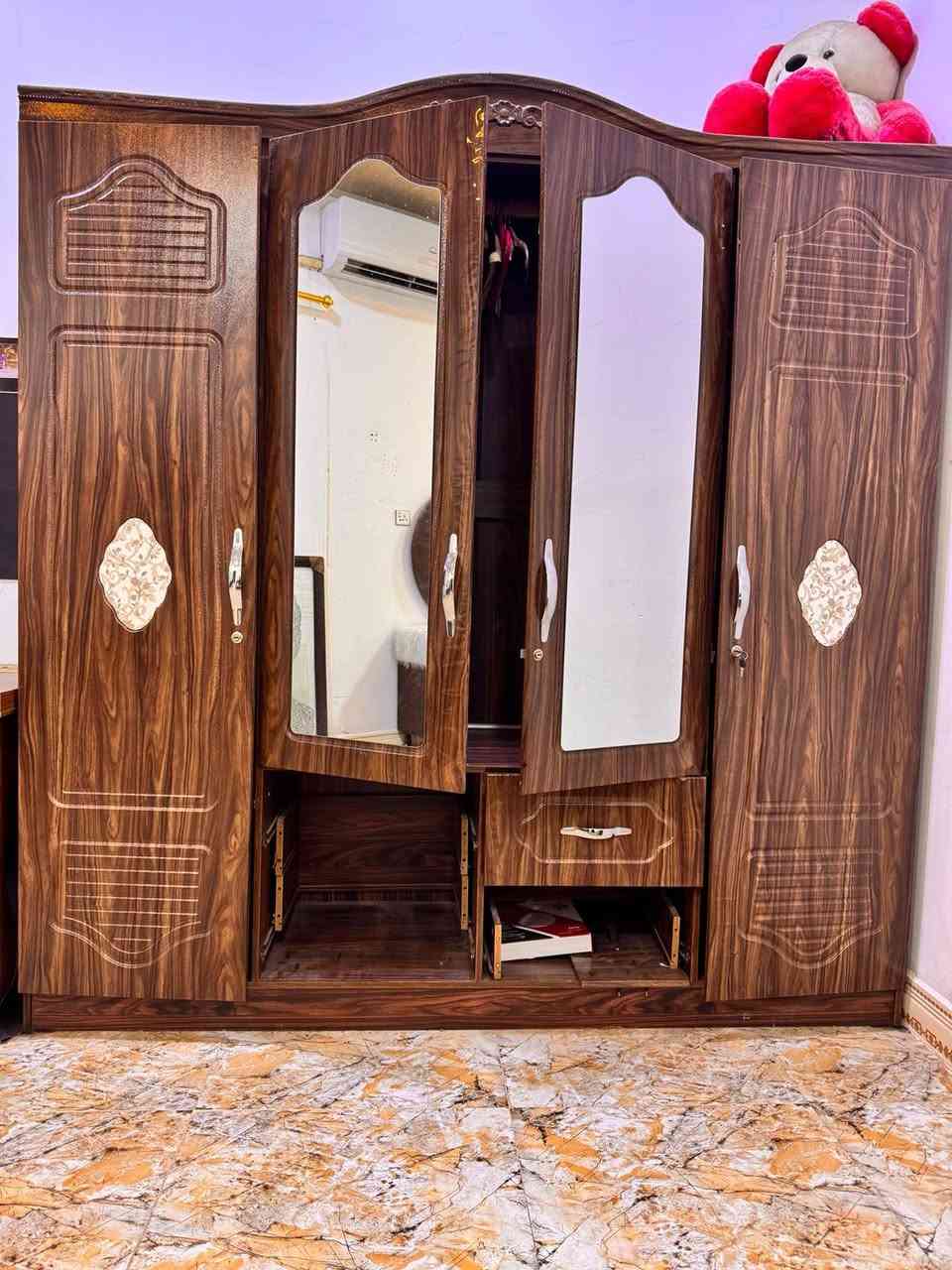غرفه تركيه للبيع جرباية 
زاوية 
٢ميز جنب الجرباية 
ميز مراية 
الكنتور مرهم معها تركي يحتاج تصليح مجراته
السعر ٢٥٠
العلوان بصرة ياسين خريبط 
***********
