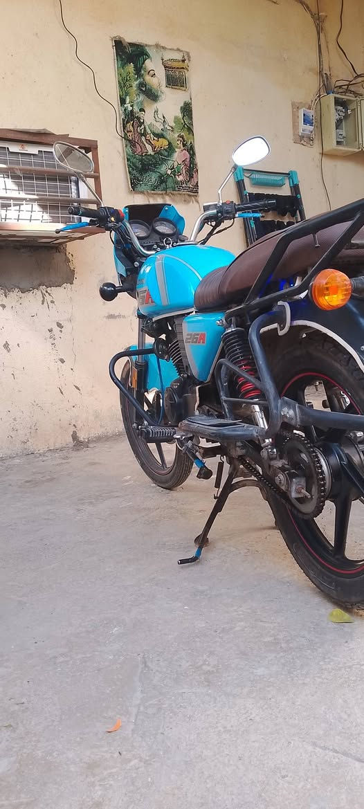 السلام عليكم دراجه دايوان للبيع 2023 حجم المكينه 150 الدراجه نضيفه شلعه ومعدل خير من الله تاير كدام والوره جوبلس جدد  وبيه سنويه  السعر مليونين و100وبيه مجال لولد الحلال متاواجد خاص وهذا رقمي *********** متواجد واتساب همين الشراي بي خير ويدلل
