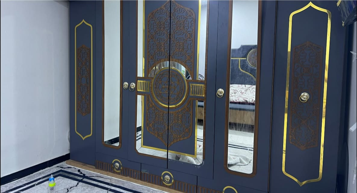 هلو عندي غرفه للبيع. 
متكونه من 10 قطع. 
تركي. ثكيلله كلشش. 
بيه اضرار بسيطه. 
بيع مستعجل. 
خذيتها ب3 ونص وللله. 
وسعرها. 1 ونص.  وبيها مجال


**إذا كنت صاحب هذا الإعلان وتريد حذفه لأي سبب، رجاءا أرسل رسالة إلى الدعم الفني**