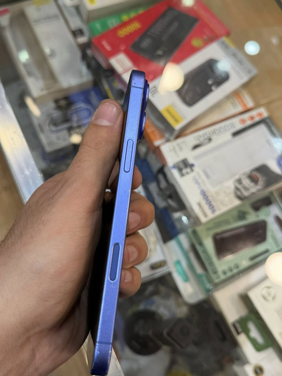 السلام عليكم iphnoe16 plus 128G شرق اوسط الجهاز ممفتوح بطارية 94% السعر 600,000 بغداد حي العدل ***********
