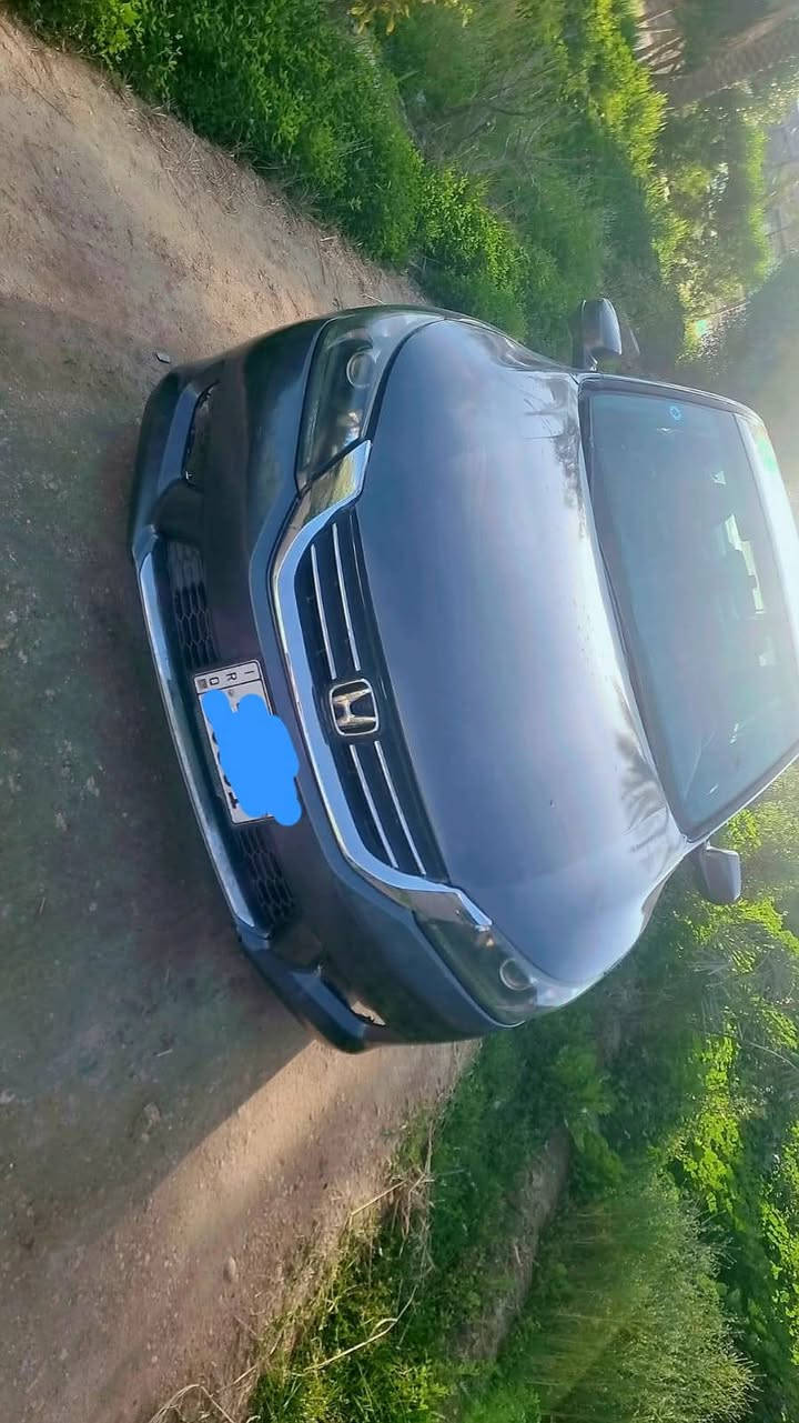 السلام عليكم
هوندا ياباني موديل ٢٠١٣ 
محرك ٢٤٠٠ اربعه سلندر وارد امريكي حادث جاملغ خلفي بأمريكا مصبوغه حزام اثر جراد 
بصمه 
بصمة بيبان 
فتحه 
شاشه كبيره 
كاميرا خلفيه 
كاميرا بالاشاره 
داخل بلاد  
رقم ١٤ انكليزي تحويل مباشر مشروع وطني 
السعر ٧٩ بيها مجال قليل 
سياره جاهزه من كلشي كير ومحرك وحداديه وكل النواحي ترايك وين مايعجبك ..
مكان السياره طويريج رقم الهاتف ***********
