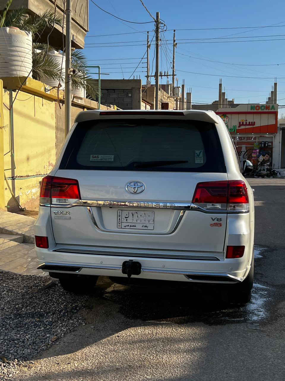 لاندكروز وايت ادشن 2018 8 سلندر مكينه 4600 كفاله ما عدا بارد قليل بصندوك ومكان البارد مصبوغ وسياره كلش جديده ما متعوبه سياره مالت واحد جناي.   مكان سياره بصره.***********
