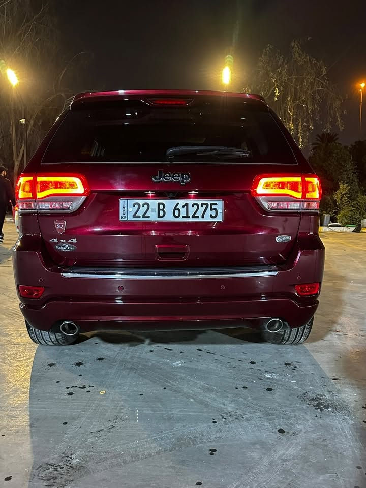 جيب جراند شيروكي أوفرلاند (Jeep Grand Cherokee Overland) موديل 2020
الوارد: خليجي (وكالة ليث العبيدي)
 الممشى: 31 ألف كيلومتر فقط (19 آلف ميل) - بحالة الوكالة
 الرقم: أربيل (الرقم الجديد) + الهزة والفحص جديدة
⚙️ المحرك والأداء (Performance)
 محرك 6 سلندر سعة \bm{3.6\text{L}} بقوة 300 حصان
 نظام دفع رباعي (4WD)
 نظام تعليق هوائي ذكي (جكات)
 نظام النزول من المنحدرات + مانع الانزلاق (Traction Control)
 شفتات شاشة خلف المقود (ستيرن)
 5 وضعيات قيادة للتضاريس: (AUTO - ROCK - MUD - SAND - SNOW)
 3 أنظمة قيادة عامة: (ECO - SPORT - NORMAL)
 نظام التشغيل والإطفاء التلقائي للمحرك عند التوقف المؤقت (Auto Start-Stop)
🛋️ المقصورة والراحة (Interior & Comfort)
 داخلية جلد مميزة بلون (مشمشي)
 كراسي أمامية وخلفية كهربائية مع ميموري (خزن وضعيات) لكراسي السائق (عدد 2)
 نظام التبريد والتدفئة: تدفئة وتبريد للكراسي الأمامية + تدفئة للكراسي الخلفية + تدفئة مقود
 تبريد مركزي منفصل لعزل مناخ السائق عن الراكب
 مقود (ستيرن) كهربائي مطعم بالصاج مع تحكم كامل جهتين (أمام وخلف)
 شاشة كبيرة تدعم نظام الملاحة (GPS)، وخدمات Apple CarPlay و Android Auto مع بلوتوث
 بانوراما كاملة مع فتحة سقف
🔒 الأنظمة الذكية والأمان (Safety & Tech)
 تشغيل عن بعد + دخول ذكي (بصمة)
 رادارات جانبية وخلفية
 حساسات أمامية وخلفية مع نظام التوقف الذاتي الخلفي عند الطوارئ
 نظام مراقبة قياس ضغط الإطارات
 مرايا جانبية كهربائية (شفط) مزودة بإشارات ضوئية
 صندوق خلفي (جنطة) يفتح ويغلق كهربائياً
💡 الإضاءة والتجهيزات الخارجية
 إضاءة أمامية زنون بلادي (أصلية) مع لد (LED) نهاري ونظام إضاءة تلقائي (Auto Light)
 بكلايتات خلفية (LED) مع كشافات ضباب أمامية وخلفية (بروجكترات زنون)
 بخاخات ماء مخصصة لتنظيف اللايتات الأمامية
 نوافذ أمامية أوتوماتيكية بالكامل
 ويل حجم 20 إنش
 ملحقات الوكالة: جنطة عدة كاملة + إسعافات أولية ومنافذ طاقة متعددة
للاستفسار الاتصال على: 
***********
***********
واتساب واتصال

