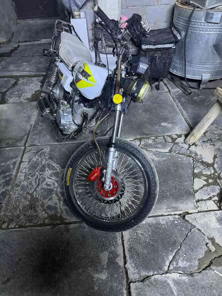 سلام عليكم ايراني سونك ٤قير مكينة ناعمة فول دراجة  يرادلها ضفيرة بدون اوراق سعر ٧٠٠ وبيها مجال حك الجية عنوان البياع حي التراث ***********اتصال فقط مابي واتساب وذا تحب مازنجر  اذا مو شراي لا تكسر بلحلال
