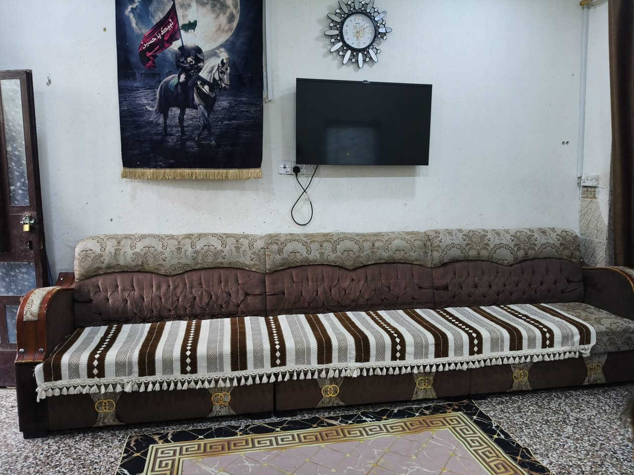 العنوان البليديات شارع المصرف بل خدمي 
رقم الهاتف ***********،،📞
السلام عليكم غرفه
 نوم تركي استعمال قليل مكونه من ست قطع 
استعمال قليل ديوان تخم مكون من خمس قطع.
السعار  خاص مكلف بل نشر
