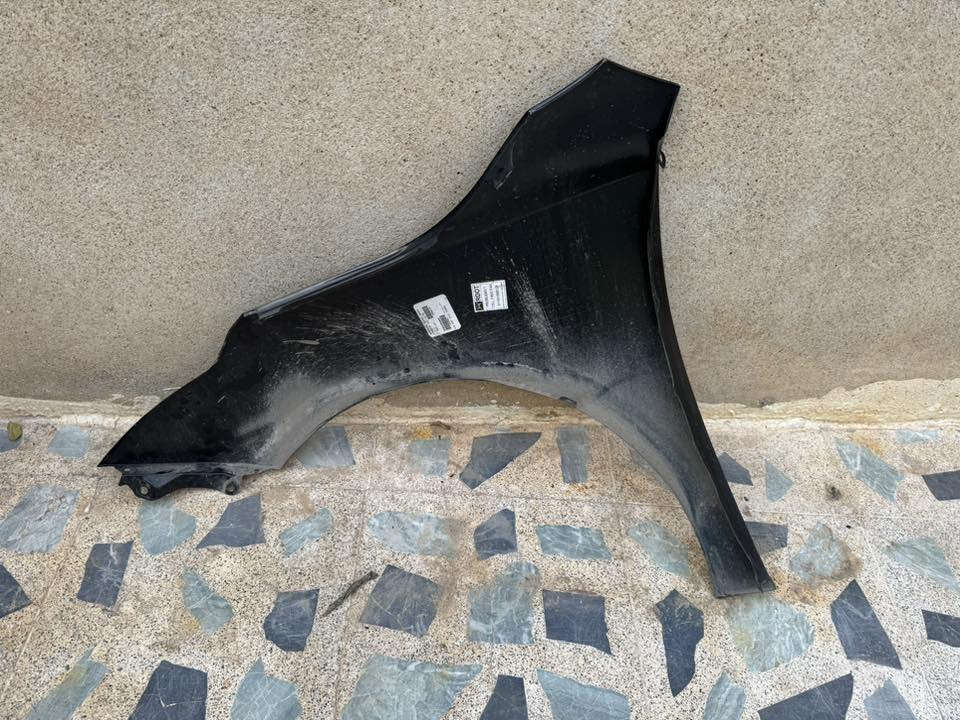 السلام عليكم عندي غراض فورتي شباك دعامية سفلي تجاري وجاملغ يمين تجاري مصبوغ تغيير لون فقط ودعامية اصلية متضررة مثل ما موضح بالصور للتواصل واتس اب ***********
