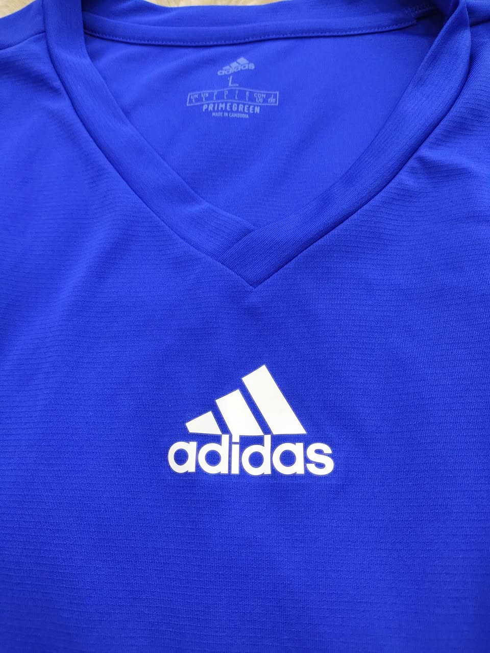 Adidas ✔️✔️
باله اوريجينال %100
نظافة %100
ما ملبوس 
L القياس 
قالب صغير 
53cm عرض الصدر
70cm الطول 
يلبس وزن 75-80 
يتوفر توصيل 6 الاف لجميع محافظات العراق 🚙


**إذا كنت صاحب هذا الإعلان وتريد حذفه لأي سبب، رجاءا أرسل رسالة إلى الدعم الفني**