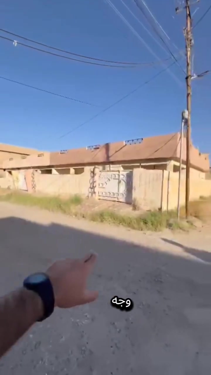 تتوفر للبيع بيوت عدد 2 ركن وبصف الركن  كل بيت 300متر البيوت قديمة ابيعك كاع المساحة الكلية 600 متر موقع تكريت قادسية حي الضباط 🔻 
عرض الشارع 15 متر والفرعي 10 متر ابيعها شلع 
للأستفسار اكثر الاتصال *********** ☎️📞

