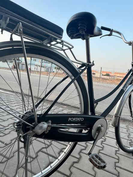 سلام عليكم بايسكل لل بيع جديد ونضيف استخدام قليل حجم 27 فرنسي ثلاث مكاين هوه وغراضه للأستفسار الاتصال على الرقم(***********) عنواني النجف راسلني خاص
