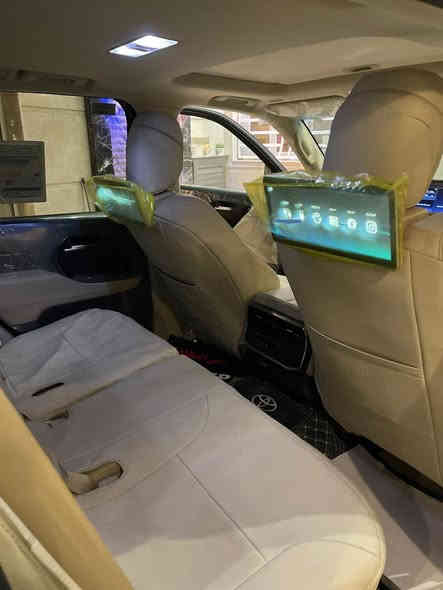 سلام عليكم 
للبيع لاندكروز 2023 بريم اسود ماشيه 26 الف 
مكفوله كفاله عامه رقم بغداد السعر 690 
بسمي العنوان نجف للستفسار 
رقم الهاتف ***********
***********
