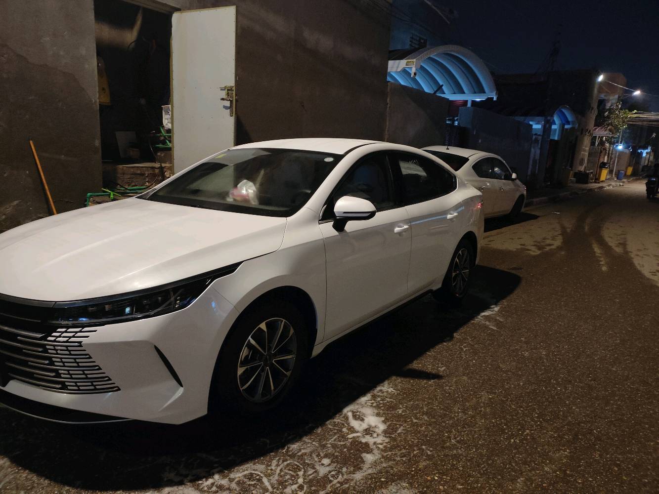 🚗 للبيع – BYD Destroyer موديل 2025 | أحدث إصدار | مواصفات فاخرة
إذا تبحث عن سيارة عصرية، اقتصادية، وتكنولوجيا متطورة…
BYD دستروير 2025 توفر لك القوة + الراحة + التوفير بنفس الوقت.
✨ المميزات:
✔️ تصميم رياضي حديث وجذاب
✔️ محرك هجين (بنزين + كهرباء) توفير عالي جداً بالوقود
✔️ صرفية ممتازة ومناسبة للمشاوير الطويلة داخل وخارج المدينة
✔️ شاشة وسطية كبيرة ونظام ذكي متكامل
✔️ كاميرات + حساسات أمامية وخلفية
✔️ داخلية فخمة ومقاعد مريحة
✔️ قيادة هادئة وسلسة
✔️ أمان عالي وأنظمة مساعدة للسائق
✔️ موديل حديث جداً – استعمال خفيف
🚘 سيارة نظيفة جداً وجاهزة للاستخدام مباشرة بدون أي مصاريف
مناسبة للعائلة أو الاستخدام اليومي أو حتى مشاوير العمل
📞 للتواصل والاستفسار: [***********
💰 السعر: [ 138  ورقة]