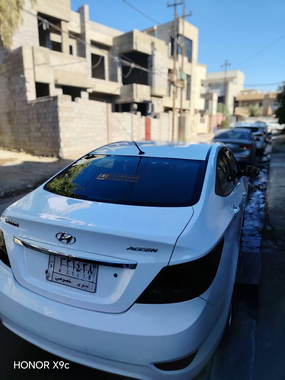 السلام عليكم سياره نوع اكسنت  خليجي 2012 فول موصفات واحد على واحد فتحت سقف شاير مري  حساسات كامره دواره كفاله  كفاله كير مكينه حداديه تبريد كفاله السعر 100 رقم الهاتف***********
