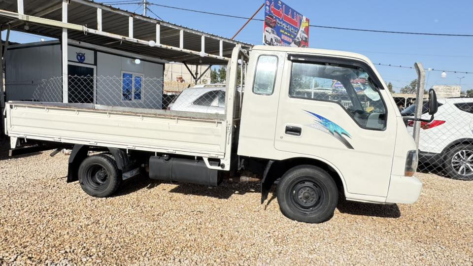 كيه ام عيون  موديل 2001 رقم نجف راعيه يمي يريد تحويل مكفوله من مكينه وكير وشاصي واكسن سياره نضيفه ما نقصه برغي تحويل ثاني يوم سعرهه 68 وبيه مجال بسيط مكاني كربلاء طويريج ***********
