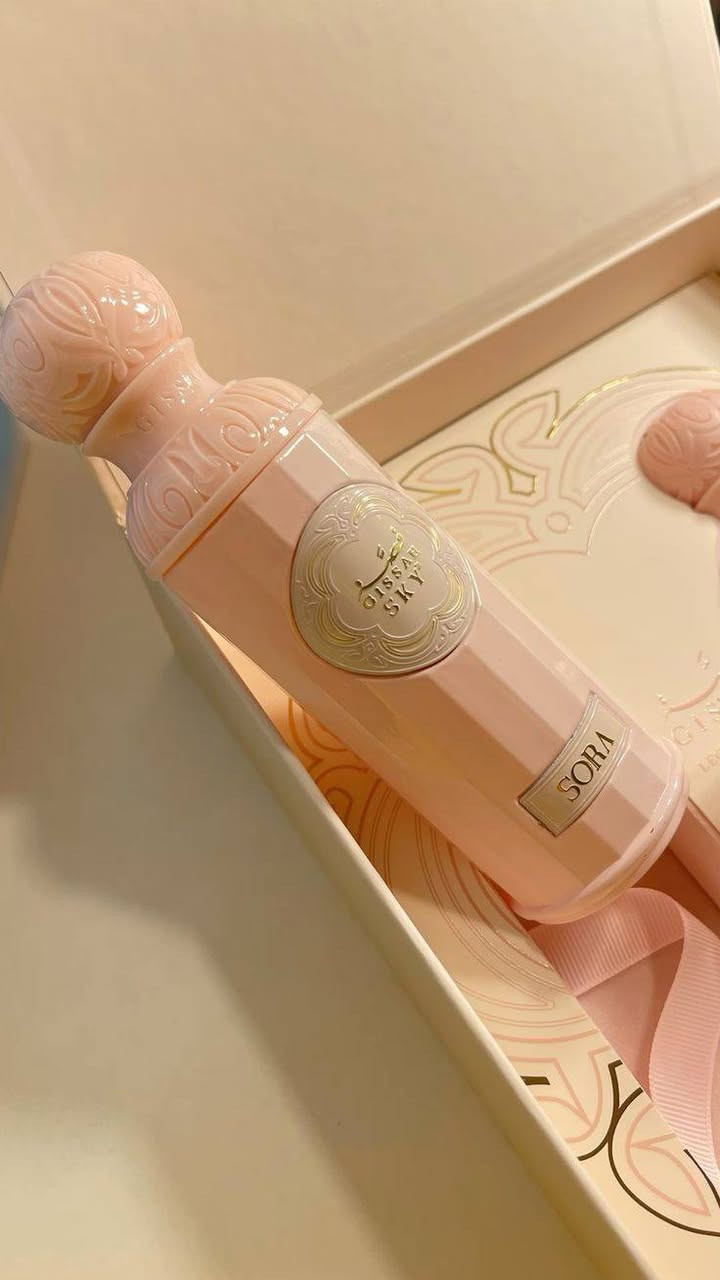 عطر SORA | حيث تبدأ القصة وتبقى الذكرى

في عالمٍ مليء بالضجيج، يولد SORA كهمسةٍ أنيقة تروي قصة حضور لا يُنسى.
عطر صُمّم لمن يعرف قيمته، ويترك أثره دون أن يتكلم.

قصة العطر
SORA ليس مجرد عطر، بل إحساس.
إحساس بالثقة، بالهدوء، وبالقوة الناعمة التي تسبقك أينما ذهبت.
رشة واحدة كفيلة بأن تحكي قصتك بطريقتها الخاصة.

مكونات العطر
مزيج متوازن بعناية ليمنحك فخامة تدوم:

نفحات افتتاحية منعشة تأسر الحواس من أول لحظة

قلب عطري دافئ وأنيق يعبّر عن العمق والجاذبية

قاعدة ثابتة وفاخرة تترك أثراً طويلاً لا يُنسى

لماذا تختار SORA؟

رائحة مميزة وغير تقليدية

ثبات وفوحان يرافقك لساعات

مناسب للاستخدام اليومي والمناسبات الخاصة

خيار مثالي لمن يبحث عن التميز بسعر في المتناول

الأحجام والأسعار

30 مل ➜ 7,000 دينار

50 مل ➜ 10,000 دينار

خدمة التوصيل
🚚 توصيل لحد باب البيت
راحة، سرعة، وثقة من أول طلب.

SORA
مو مجرد عطر…
هو توقيعك الخاص 💫

#Febrero
#رمضان
#الحب
#العراق #البصرة #لايك


**إذا كنت صاحب هذا الإعلان وتريد حذفه لأي سبب، رجاءا أرسل رسالة إلى الدعم الفني**