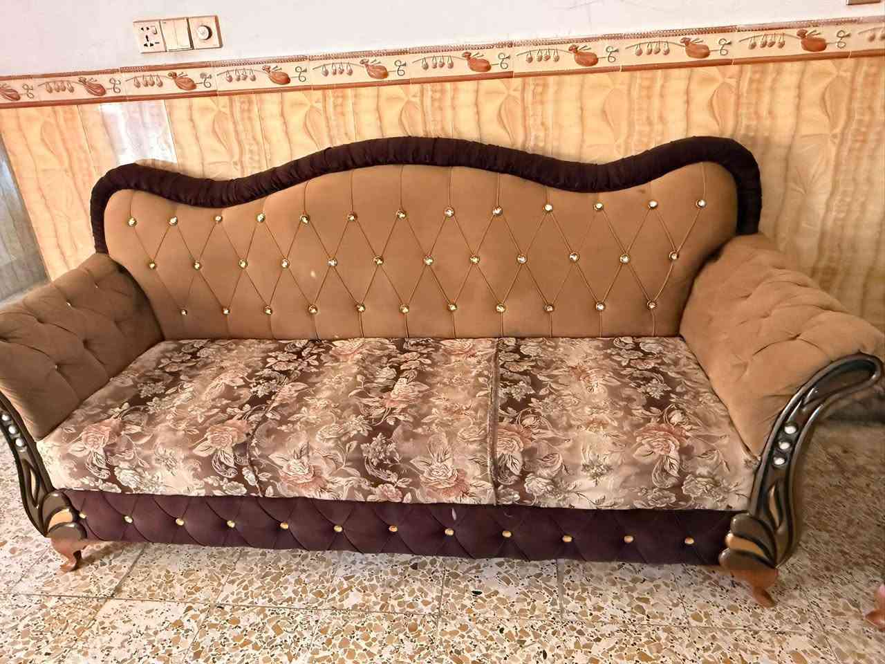 تخم عشر مقاعد اخو الجديد  سعرة 650 
بردات قطعتين القطعه طول 3 والعرض 2 متر سعر50
بوفيات عدد 2 
الصغيرة متر ونص ب35 الف
والكبيرة 3 مترات 60 الف 
الاسعار كلها بيها مجال للشراي


**إذا كنت صاحب هذا الإعلان وتريد حذفه لأي سبب، رجاءا أرسل رسالة إلى الدعم الفني**