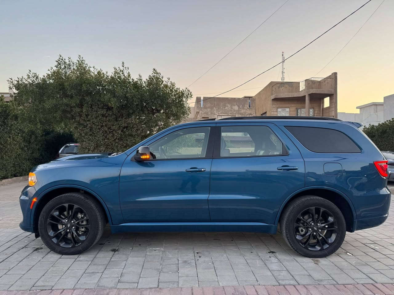 السلام عليكم
للبيع. دوج دورنگو 
2024 gt plus
مكينة 3600 /v6
رقم بغداد مميز 
باسمي تحويل مباشر 
Black top 
وارد أمريكي /كلين تايتل 
ماشية 40 الف
لون ازرق بحري 

فول موصفات 1/1
كشنات جلد 
تدفئة وتبريد مقاعد
ستيرين كهرباء 
تدفئة ستيرن 
فتحة سقف / سلايد روف
كشنات كهرباء 
خزن ميموري
شاشة كبيرة 10.1
Vip سبعة راكب 
تشغيل عن بعد 
بصمه دخول ذكي 
مانع تصادم
حساسات امامي خلفي
نظام تحديد المسار 
رادار امامي 
رادار جانبي
تدفئة وتعتيم المرايا الجانبية
سماعات  Bose
كامرة خلفية مع توقف ذاتي
شاحن لاسيكي 
نظام Auto Stop
صندوق كهرباء 

السعر / 387 $ وبيها مجال بسيط 
بغداد حي القاهرة 
للاتصال ***********
