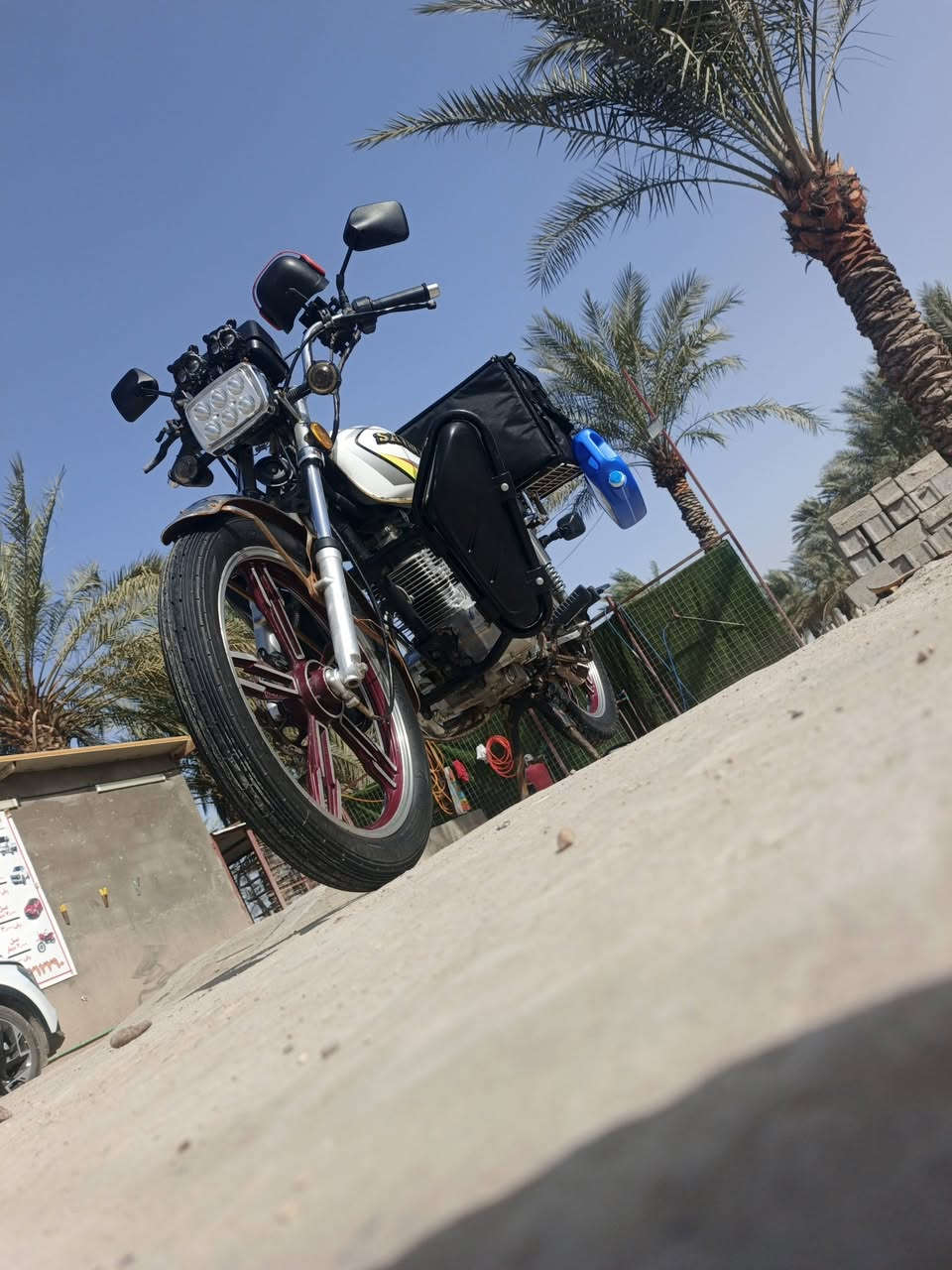 450 وبيها مجال بسيط 
مكان المحمودية 
***********
