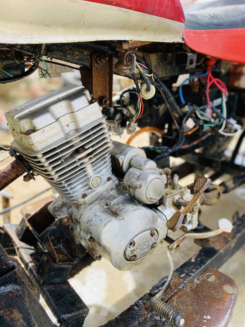 السلام عليكم ستوته للبيع أم تي آر موديل ١٨ أوراق اصولي نكره سلف السعر ٧٠٠ وبيه مجال رقم الهاتف ***********
