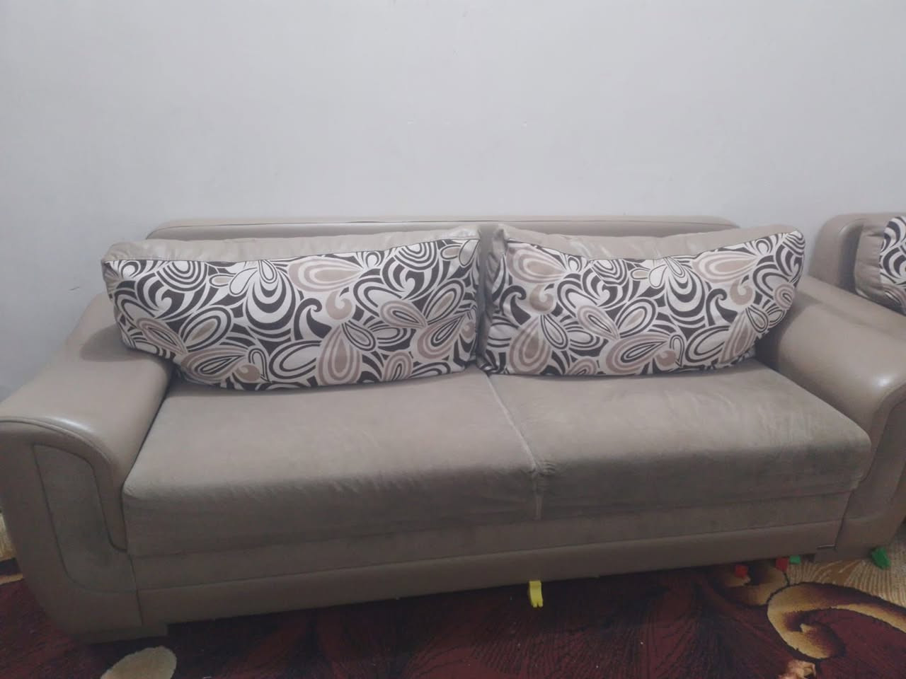 طخم قنفات تركي احطاطه خشب ثقيل للبيع الرمادي حي الاكراد الاتصال ***********
