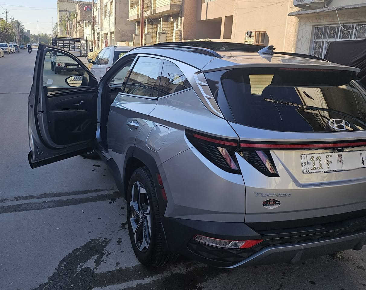 السلام عليكم توكسان أخت الكلين 2024
بانزين لمتد vip فول الفول أمريكي
لون السيارة سلفر فضي 
دخول جديد مرقمة بغداد الجديد 
المواصفات LIMITED VIP
1- بصمة تشغيل 
2- بصمة أبواب لمس دخول ذكي 
3- بنوراما على طول السيارة 
4- صندوق كهرباء شفط 
5- كامرات 360 درجة 
( جانبية - أمامية - خلفية ) 
6- كامرات مع الأشارة 
7- السيارة تتقدم وترجع بالبصمة 
8- تبريد تدفئة كشنات أمامية 
9-داخل و كشنات جلد لون أسود ملكي 
10- كشنات كهرباء 
11- أضواء محيطية  
12- كشنات خلفية هيتر 
13- مرايات تعتيم ذاتي 
14- أبل كار بلي 
15- أندرويد أوتو 
16- شاشة دجيتل 3 أشكال للقيادة 
17- أشاير ترحيب 
18- أضواء أمامية LED زنون 
19- أضواء خلفية LED
20- هوك خلفي 
21- فول أوامر صوتية 
22- جامات أوتو 
23- قطعتين تبريد 
24- أشارات بالمري
25- گير دگم 
26- شفتات ستيرن 
27- تحكمات ستيرن 
28- تدفئة ستيرن
29- محرك 2500المرغوب 
30- هاند بريك بصمة 
31- شحن واير ليس 
32- منافذ شحن 
33- أوتو هولد 
34- تشغيل عن بعد 
35- السيارة أوتو بارك 
36- حساسات  أمامية 
37- حساسات خلفية 
38- گير AT المرغوب 
39- رادار أمامي رادار خلفي رادار جانبي 
40- نقطة عمياء 
وبعد بيها هوآآي مواصفات 
ممشى السيارة ( 6تالاف ميل حقيقي) 

السيارة مكفولة بيها تبديل چاملغ جهة السايق فقط وبدون أيرباك 

مكان السيارة بغداد حي القاهرة 

السعر 238$$وبيها مجال 

رقم الهاتف ***********
