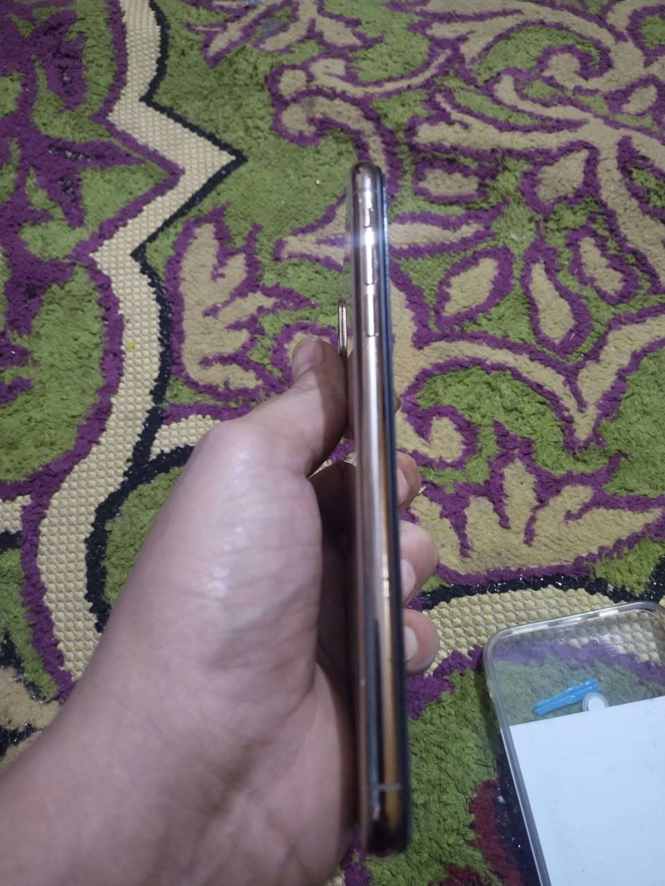 سلام عليكم موبايل ايفون اكس ماكس ذاكرته 256 بي مشكله كامره واكفه يعني بس سيلفي شغال وفيس ايادي هم واكف وال بطاىيه 100مبدله شراي خاص او يتصال ع رقم *********** مكاني بغداد
