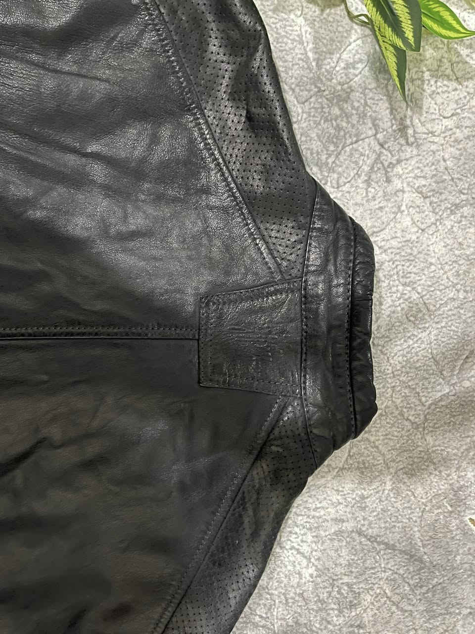 🔥جلد غنم اصلي  💯
🔹سعر ١٥ شامل التوصيل

🔹قياس :XL
🔹لون اسود  كما موضح بالصورة
نظافة : بيه ضرر خفيف كما مبين بالصور

🔹توصيل موجود لكافة المحافظات


**إذا كنت صاحب هذا الإعلان وتريد حذفه لأي سبب، رجاءا أرسل رسالة إلى الدعم الفني**