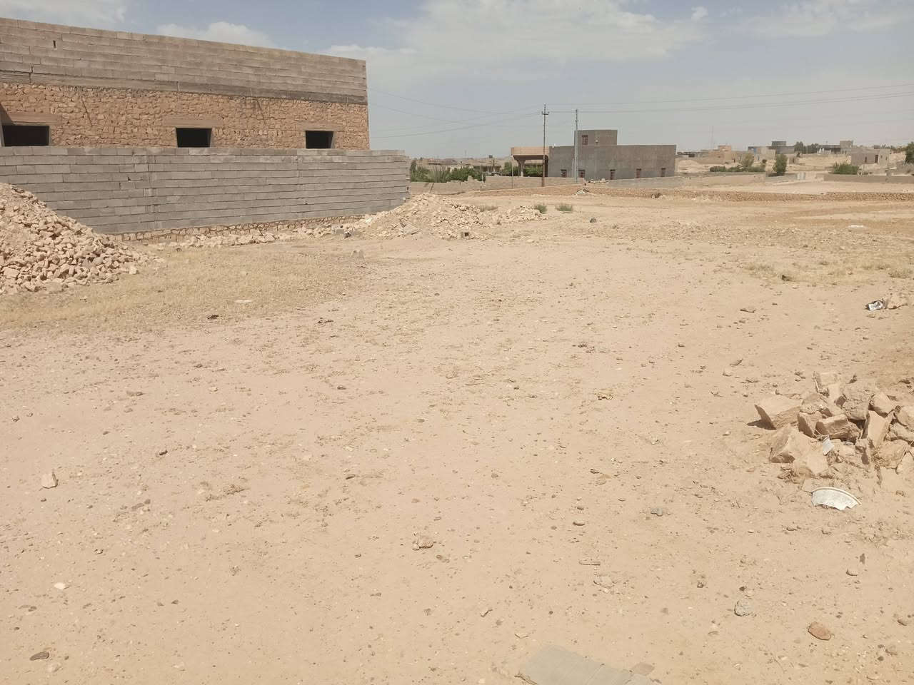 السلام عليكم 

قطعه ارض للبيع حي غزه بره المقبره  بثلاثه أفرع مساحه القطعه (٤٠٠ ) ربع عرصه 

الاستفسار الاتصال ***********
