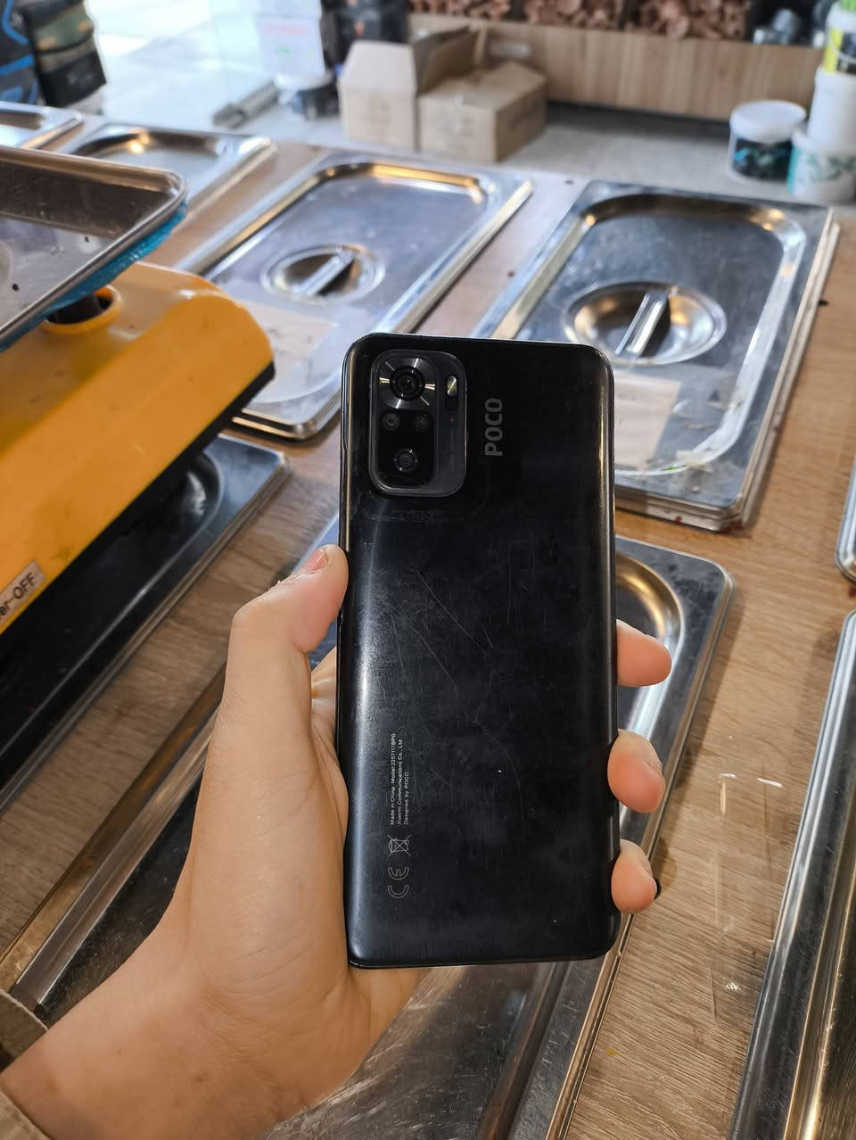 سلام عليكم جهاز POCO M5s
مواصفات 
ذاكرة 256
MediaTek Helio G95معالج
السعة: 5000 مللي أمبير

الكاميرا الأمامية: 13 ميجابكسل 

الكاميرا الخلفية (رباعية):

الأساسية: 64 ميجابكسل 

الصوت: سماعات ستيريو (Stereo Speakers) لتجربة صوتية مجسمة.

بدون ملحقات جهاز سعره 115وبي مجال قليل 
مكاني نجف لاشرف  رقم واتساب ***********
