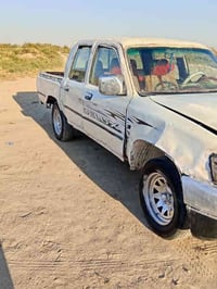 للبيع سيارة دير موديل 2008سياره نضيفه  سيارة مابيه اي نقص بس محرك ينقص...