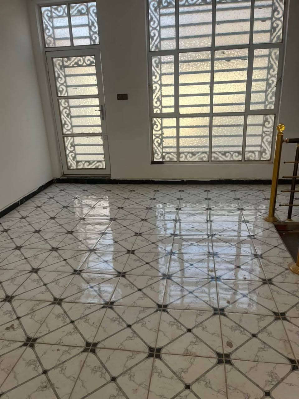 بسم الله الرحمن الرحيم 
#ملاحضه (الدار فارغ)
دار للبيع بناء جديد في حي #المكرمه قرب شارع #المزرعه 
منطقة ل 13 الف #الذهبيه
#المساحه 130م (طابقين)
يحتوي على غرفه نوم عدد ٣ صالتين استقبال مطبخ صحيات داخليه وخارجيه عدد ٣ 
بناء جناي صب اساس وسقف 
للستفسار مراجعه عقارات ابو مصطفى العبودي 
حي المكرمه شارع الطاقه بجانب مطعم سيد سعد 
***********
***********
