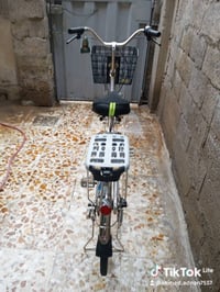 بايسكل للبيع  حساس بناتي اللون ازرق السعر 150 حجم ٢٧كير ٣نمرالف دينار0...