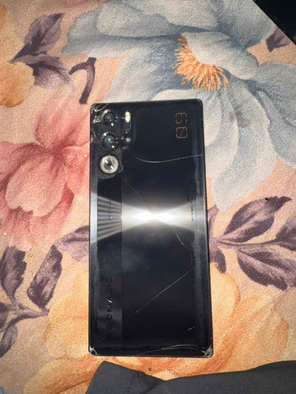 ريد مجك 9 برو ذاكرة 256 الجهاز مجرد الضهر مكسور كامل ملحقات الشاحنة والكارتونه الجهاز نضيف مجرد الضهر مكسور السعر 400 
الرقم: ***********
العنوان نجف
