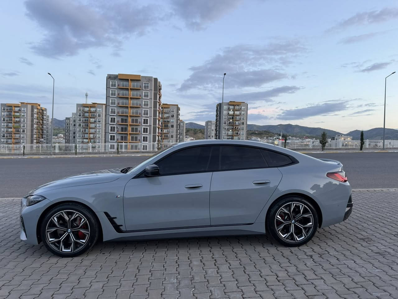للبيع فقط
Bmw 430i 2024 
بي ام دبليو ٤ سيريس 
السياره خليجيه وكالة عروش 
ماشيه ٤٩ الف كيلومتر فقط 
السياره مكفوله بدون صبغ 
بدي ام بلادي 
داخل احمر
شادولاين باكيج (كلوبات + عطر+مري)اسود بلادي 
وياله ١٩ انش individual 

مواصفات السياره 
٤ ابواب بصمه 
كشنات كهريائه 
كشنات ميموري
مري شفط 
داتاشور HUD 
سلايد 
تشغيل عن بعد 
بصمتين 
ابل كاربلي اندريد اوتو 
حساسات ٣٦٠ 
صندوك شفط 
فتح الصندوك عن طريقة الرجل 

بعد هواي مواصفات 

للاستفسار 
***********
