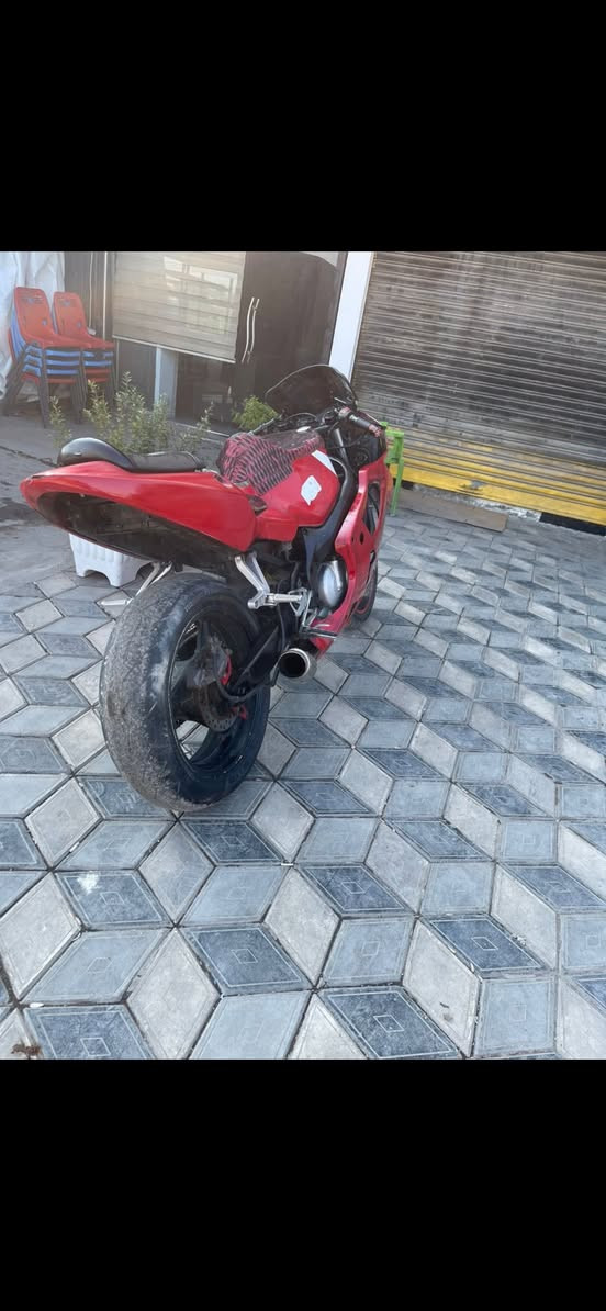 طح f4i للبيع
بطحf4i للبيع 2004 المحرك 600cc 
الدراجة قبل فترة جانت تشتغل هسة كاما ماتشتغل طافية ماعرف شنو خللها كهربائيات او محرك ماعرف صراحة ماعندي وقت اوديها انا ابيعها كوم حديد
السعر 10 وبي مجال او مراوس بدراجة بوكسر
الرقم للاستفسار ***********
