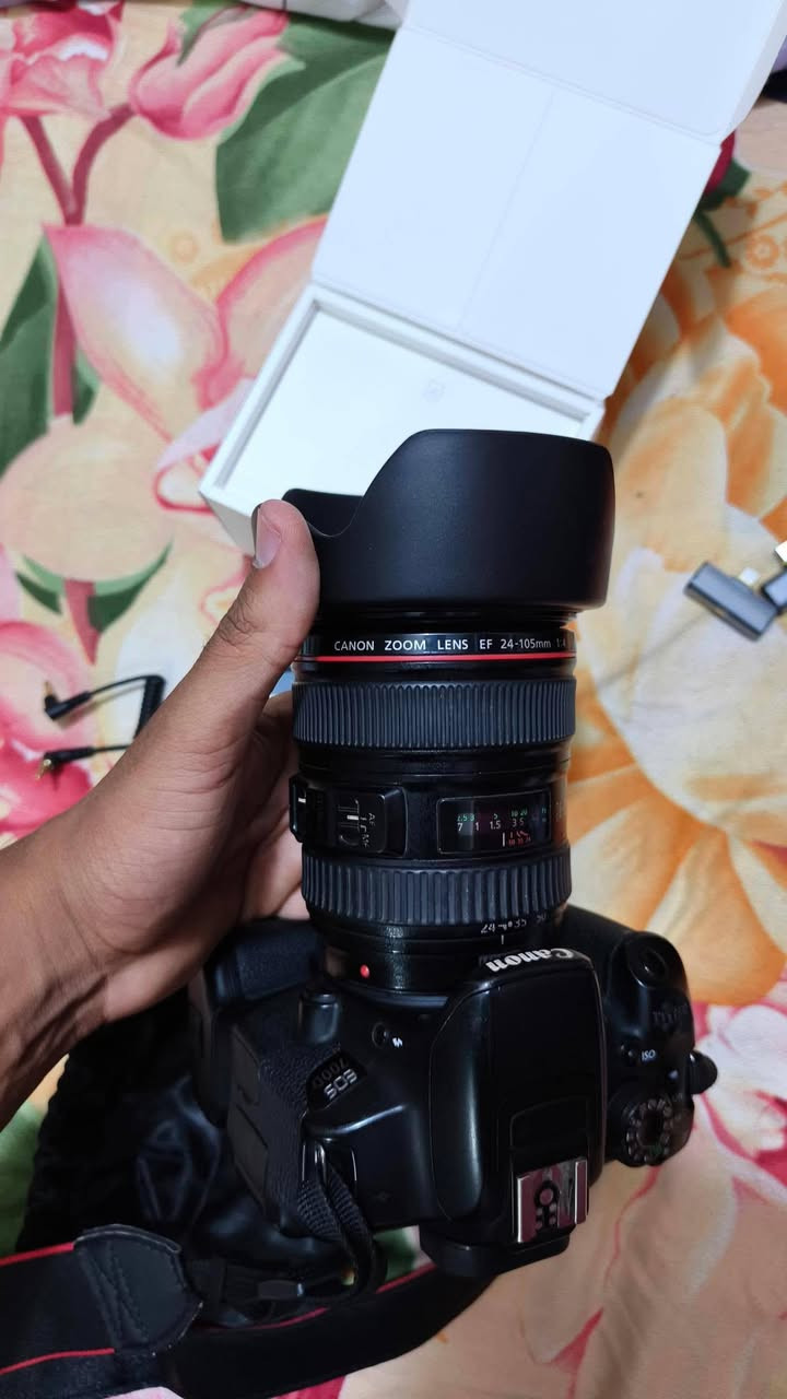 كامره : كانون 700D
عدسه : 24-105 رنك احمر 
مايك : LARK M2 شركه HOLLYLAND
اضاعه : سوفت جبير 
استاند : 3 امتار ثلاثي 
شاحنه وبطاريه عدد 2 
كرب بطاريات 
جنطه سوده 
تحويله نقل الماده 
سعر نار مليون بيهم مجال مكان بابل نضافه حلوه 
وتساب ***********
