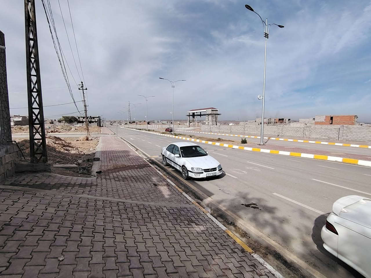 بسم الله الرحمن الرحيم
السلام عليكم ورحمة الله وبركاته
يعلن مكتب علي الصميدعي للاستثمار العقاري
عن توفر دار للبيع #طابو_صرف المساحة ١٦٨ متر مربع العرض ٦ متر الطول ٢٨ متر الموقع حي السلام مقابل مجمع اورانوس مباشرةً على السايدين الجديد بناء حديث طابقين يحتوي الطابق الأول على استقبال ٦ *٣ونص ومطبخ ومجمع درج هول داخلي ٥ × ٤ وغرفة نوم واحدة ٥ *٤ مع مناور عدد ٢ 
الطابق الثاني هيكل يحتوي اسقبال ومطبخ وصالة كبيرة ومنور  ومكان الصحيات ٠٠٠ علماً جميع ارضية الدار سيراميك وسقوف ثانوية والمنطقة تحتوي على كافة الخدمات ماء اسالة كهرباء تبليط اناره مجاري #السعر_المطلوب ( ١١٨ مليون بي مجال ) ٠٠٠ للاستفسار عن باقي التفاصيل الاتصال على الارقام التالية او مراسلة الصفحة :
📞 *********** متوفر واتس اب
📞 *********** متوفر واتس اب
او زيارة مكتب علي الصميدعي للعقار الكائن في ديالى ٠ جلولاء ٠ حي الشهداء ٠ مقابل اتحاد شباب جلولاء ٠ ودائرة التقاعد ٠
