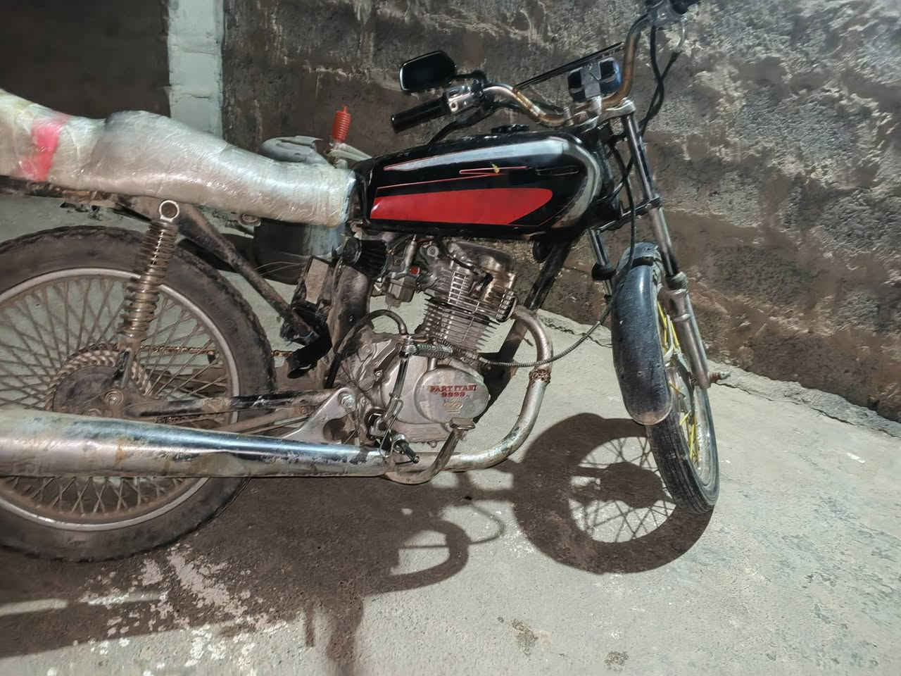 السلام عليكم.. موطور بارت حربي للبيع شرط لا دخن ولا صرف ولا نضوح دهن انطيك محرك شرط هندر واحد معدل فول اربع كير 
السعر 200 المو شراي لا تبزعني رقمي ***********#ادمن_وافق
