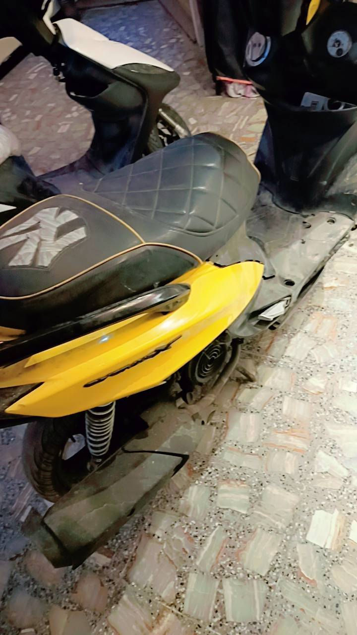 سلام عليكم
دراجه سكنس شمعه
بيه فج رياضي ويدات رياضي وكشن رياضي
دراجه ابيع كوم حديد جاي امشي وطفت
سعر 500وبيه مجال رقم *********** بي وتساب
