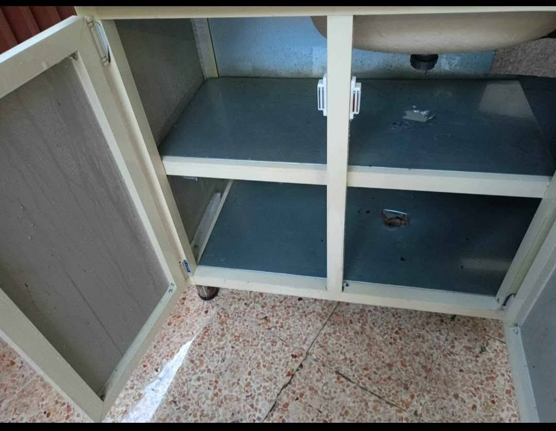 #كاونتر متر ونص شغل ثقيل سنك كرانيت نظيف جدا السعر (110) الف للاستفسار الاتصال على الارقام ( *********** اسيا) او (*********** كورك) الموصل حي السكر.
