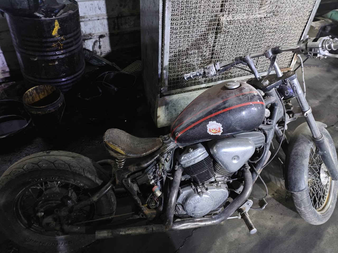 هالي بير 400
رايد ابيعهة كومت حديد الدراجة شغالة بس لا دوسة وبس معدل 
سعر 600 وبيهة مجال لشراي 
الرقم ***********
شباب تنويه الباتري شغال بس لازملة شحن
