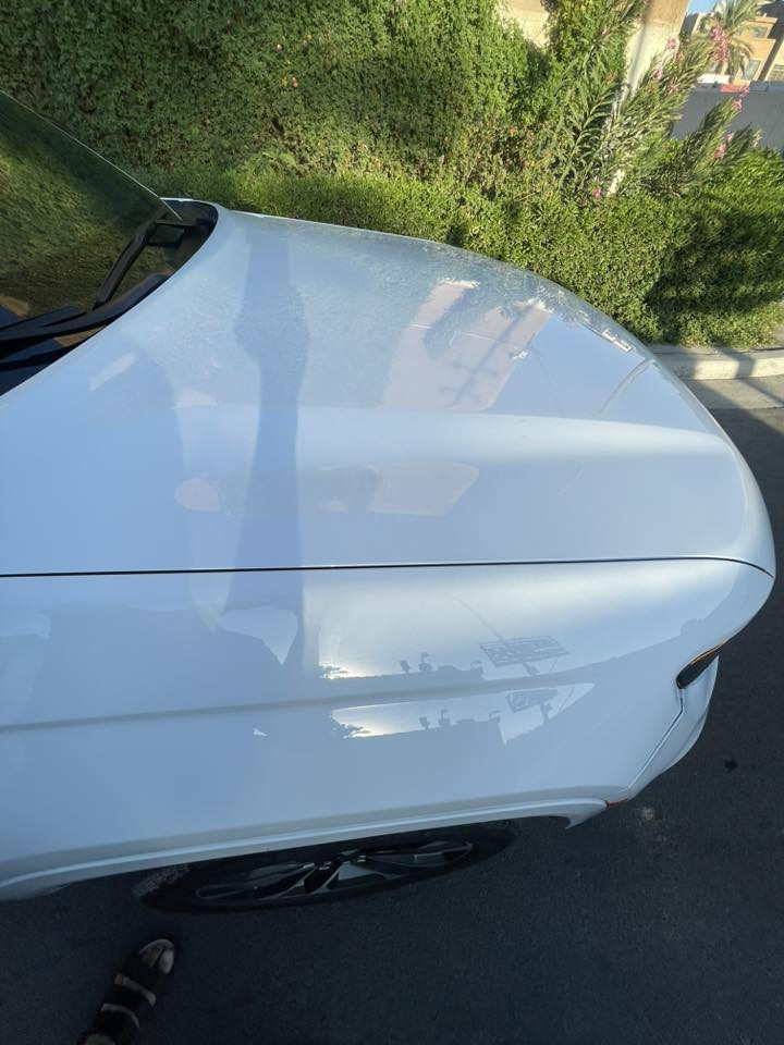 JEEP GRAND CHEROOKE OVER IAND
الموديل : 2023
المحرك:V6, 3.6L.
العداد: 32MI
السياره : 7 راكب عائليه 
رقم بغداد بسمي تحويل ثاني يوم

المواصفات :
* دفع رباعي 4x4.
* نظام تعليق هوائي (جكات). 
* قيادة ذاتية عند المنعطفات.
* رادار امامي مع مانع تصادم. 
* تحذير الخروج عن المسار. 
* مستشعر نوم السائق مع نظام التوقف الآلي. 
* تحذير النقطة عمياء  .
* نظام تحذير عند التقاطعات. 
* نظام تحذير عند تجاوز السرعة المحددة. 
* إنارة محيطية خمس الوان. 
* شاحن موبايل وايرلس. 
* تعديل وضعيات مقود السائق كهربائيا. 
* مرايا تعتيم ذاتي. 
* المرايا الجانبية قابلة للطي كهربائيا. 
* نظام الصوت 9 سماعات Alpine.
* ويل قياس 20 انج.
* سقف بانوراما. 
* شاشه كبيرة 10.1 انج. 
* نظام الخرائط (GPS).
* عرض خرائط الطريق على لوحة القيادة.
* لوحة القيادة بقياس 10 أنچ. 
* المصابيح الأمامية LED. 
* كشافات الضباب LED.
* المصابيح الامامیة متحرکة.
* دخول ذكي. 
* بصمة على 5 ابواب للدخول الذكي. 
* تشغيل عن بعد.
* الصندوق الخلفيي كهربائي.
* فتح الصندوق الخلفي مع حركة القدم.
* ذاكرة لحفظ وضعيات الجلوس للسائق. 
* المقاعد الأمامية كهربائية وتبريد وتدفئه 
* المقاعد الخلفية تدفئة.
* انارة داخلية LED 5 Color
* حساسات امامية. 
* حساسات خلفية. 
* مكيف خلفي مع وحدة تحكم منفصلة. 
* تدفئة ستيرن. 
* مانع تصادم خلفي.
* بلوتوث تلفون. 
* محدد سرعة. 
* نظام التشغيل والاطفاء الاوتوماتيكي .
* نظام بريك اوتماتيكي.

⬇️⬇️⬇️
اني مستورده ومصلحها على ايدي بيها تبديل بنيد وجاملغ اصلي وكاله وبدون صبغ  
ويحتاجلها PDR بالصفحه مالت الصدر و هذني اني اتحمل تكاليفهن  ⬆️⬆️⬆️

سياره بدون ايرباك بدون شاصي شرط الفحص

سياره مسويله صيانه دهن وفلتر و تبديل تخم تايرات و باتري وكاله 

السياره جديده انا مشتريها من امريكا وماشيه عندي 2000 ميل 

VIN- 1C4RJKDG6P8833353

وتساب فقط. ‭ ***********.
