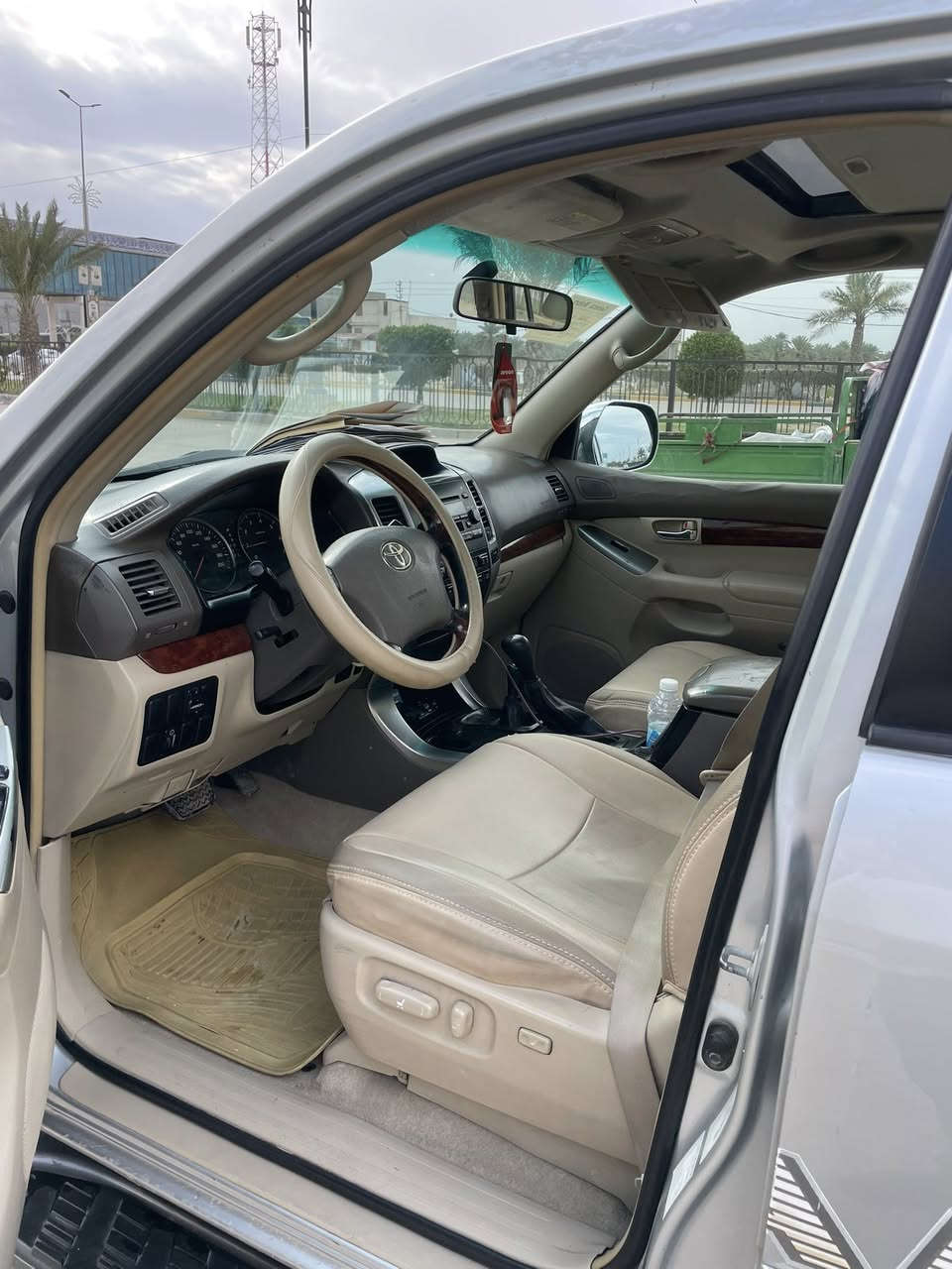 برادو ٢٠٠٥  رقم شمالي   فول. السياره. ٦ سلندر بيه ٣ قطع صبغ.  باسمي السنويه.  مراوس باااوبامه. ونتفق او بيع 
***********
السعر ١٤٥ وبيه مجال.
