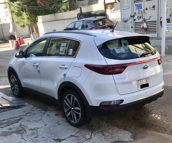 كيا سبورتج ( ٢٠١٩ ) خليجية ماشية ( ٤١ ) مكفولة كفالة عامة من الضربة والصبغ والبارد والفتح والتبديل والرصعات والشخوط  . رقم بغداد الدولي الجديد ( بأسمي ) هزة جديدة وسنوية مجددة لغاية ( ٢٠٣٠ ) محرك ٢٠٠٠ دوش تخم تاير وبطارية جدد داخلها جديد أستلام علئ ايدنا من الزيرو من شركة المجموعة الدولية مواصفاتها الاعتيادية مع شاشة وكامرة . أخواني السيارة جديدة وجاهزة بدون اي نقص بعدها علئ وضع الشركة وللتواصل ( *********** ) ومكاني بغداد - الكرادة  .
