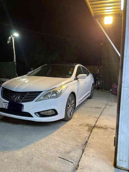 السلام عليكم 🫡 
هيونداي ازيرا خليجي موديل 2014 السياره ماشيه 71 الف كلش جديده وبدون اي نقص جاهزه من كل شي السياره اعلى فئه بالمواصفات باناوراما 3 بردات خلفيه تدفئه كشنات تدفئه ستيرن  حساس امامي خلفي لايتات زنون كشنات كهرباء وبعد بيها كلش هوايه مواصفات حجم المكينه 2400 اربعه سلندر السياره بيها صبغ حزام اثر طخات بسيطه وشخوط مكفوله من اي حادث كير ومحرك وصدر وتبريد كله جديد مكان السياره حي الاعلام السعر 108 وبيها مجال *********** بغداد
