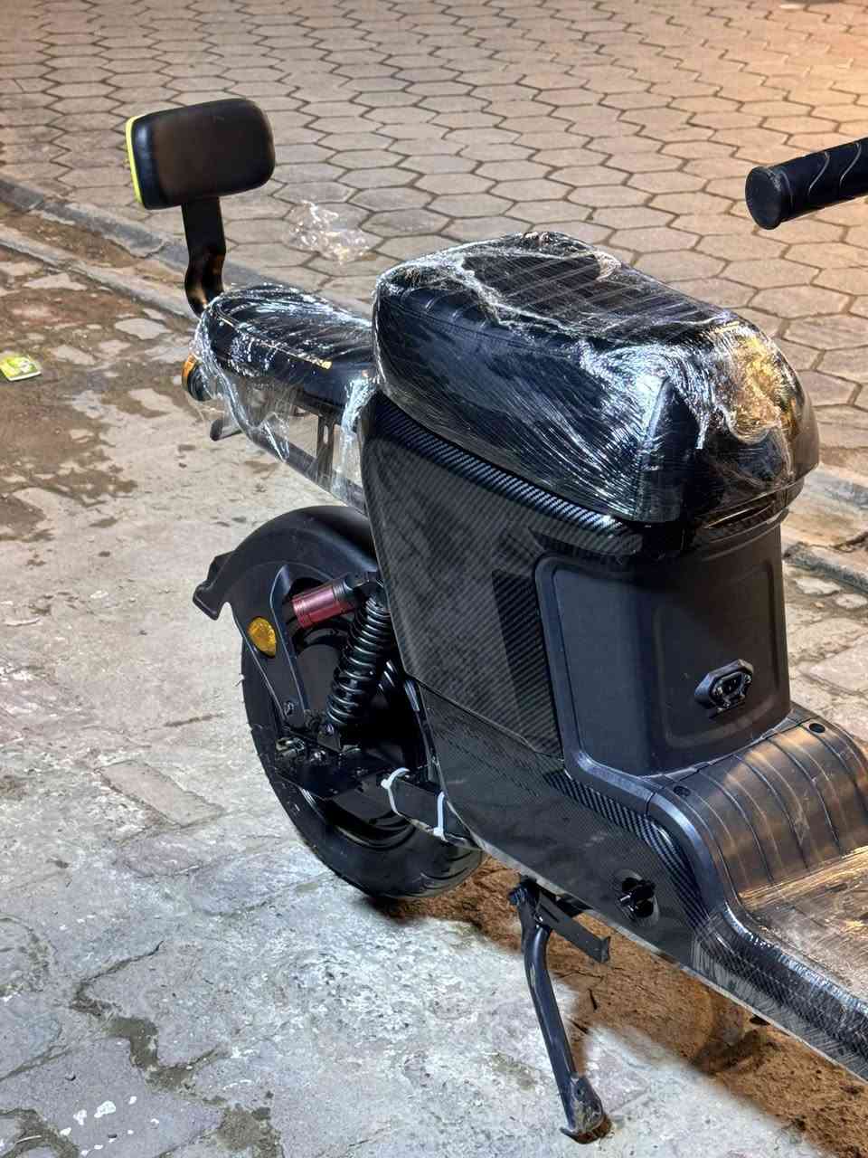 دراجه شحن للبيع  R9 مواصفاتها معروفه مايحتاج سعر خاص او الاتصال رقم *********** دراجه معمره تعمير مظبوط ماناقصها شي
