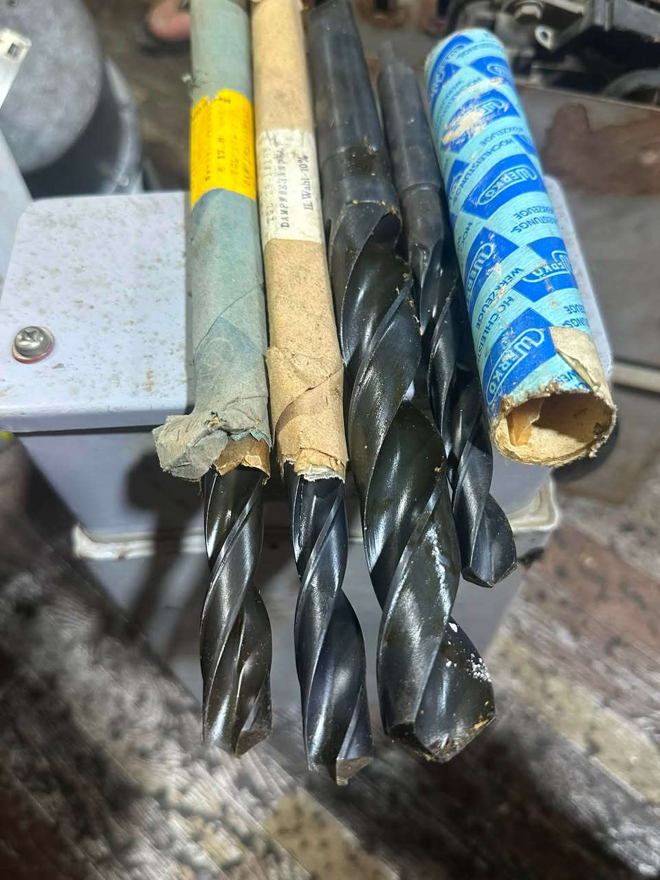 عندي مجموعه براين اصليه حجم كبير انواع الاحجام جديده بالكارتونه واصليه ابيع شلع عندي تقريبا 100 قطعه انواع الاحجام الماني اصلي سنه الصنع 1980مكاني بغداد انطي سعر اليرضي الله وبالعافيه ***********
