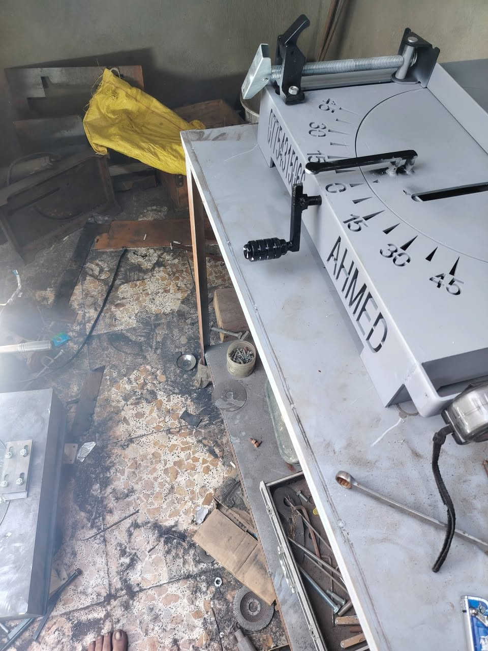 يالله قاعده كتر متحركه السعر 110 معه التوصيل ويتوفر كترات حسب ختيارك والكتر جمله ويدللون ***********
