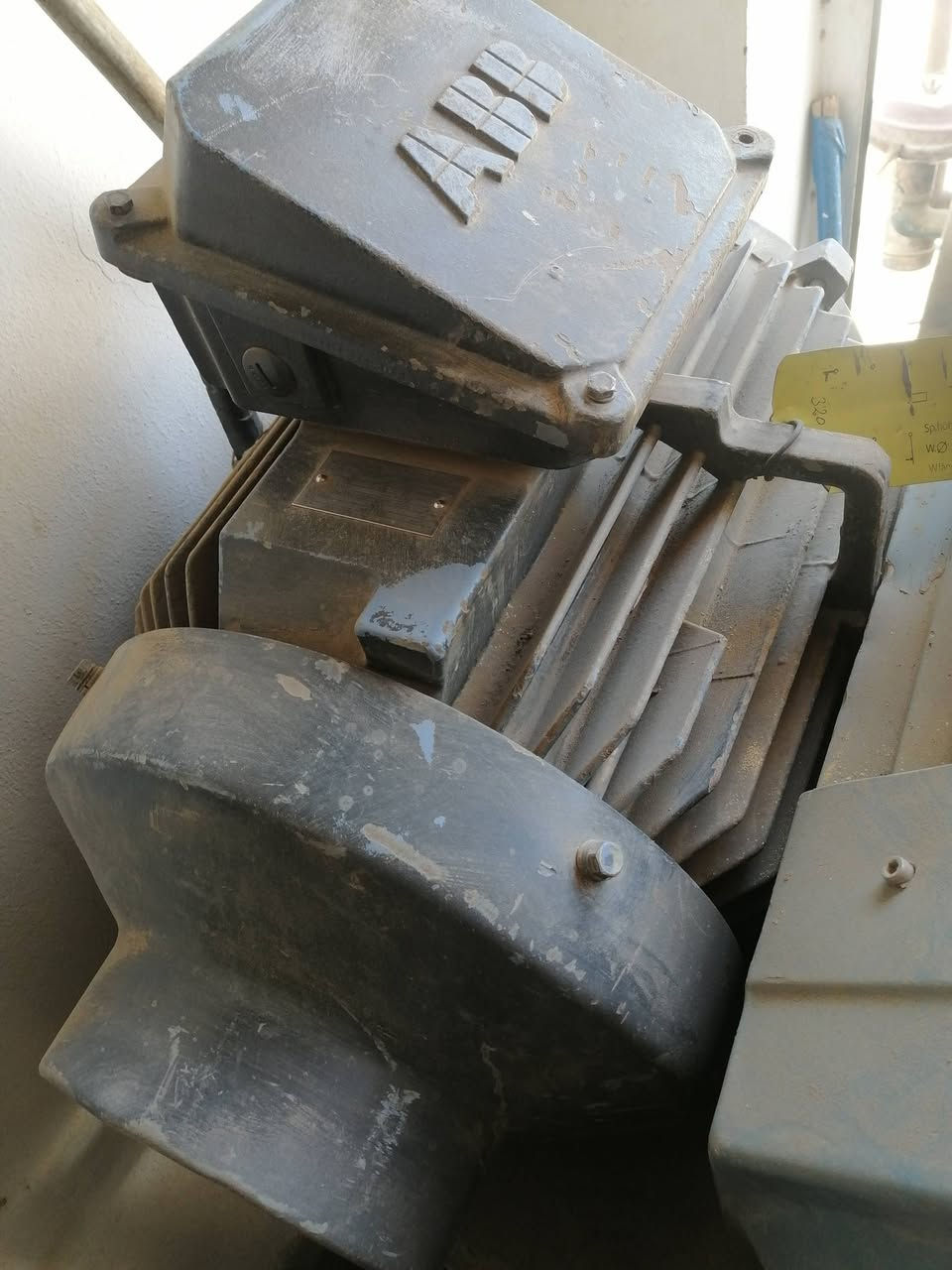 محل يحتوي مجموعه من المواطير الكهربائية ثري فيز للبيع لعدم التفرغ في محافظة النجف شارع المدينه للاستفسار الاتصال على رقم *********** ا على الرقم الاخر*********** ابو عبدالله.. المواطير المعروضه في هذا الاعلان... َواذا أحببت ان تستفسر أكثر اتصل على احد الأرقام المثبته اعلاه..
