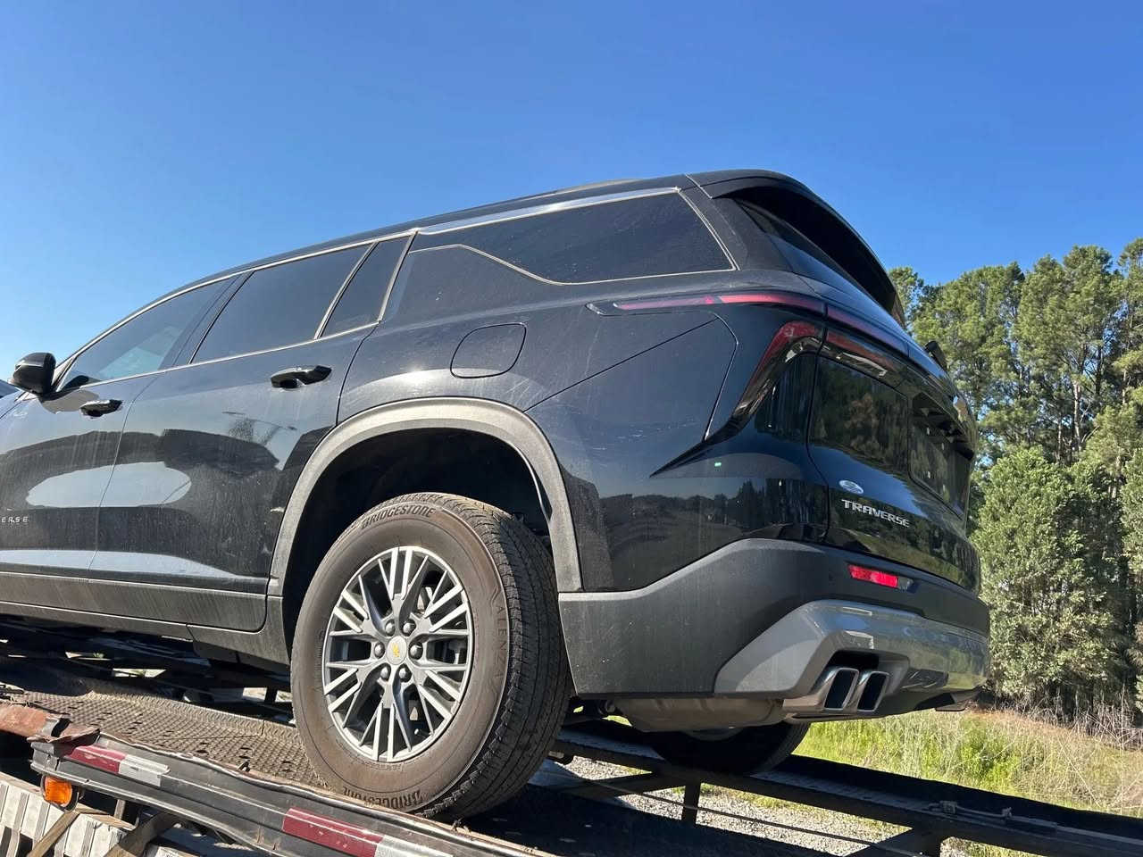 📢 إعلان بيع سيارة: شيفروليه ترافرس 2025 (Chevrolet Traverse LT)

السيارة بحالة ممتازة

✨ المواصفات الأساسية:

    الموديل: 2025.

    الفئة: LT (عائلية، رياضية، وعملية جداً).

    الهيكل: SUV / Wagon (أربعة أبواب، مساحة واسعة ومريحة جداً للرحلات والعوائل).

    المحرك: 2.5 لتر، 4 سلندر (2.5L I4 DOHC 16V Gasoline) - اقتصادي جداً وقوي في الأداء.

    نظام الدفع: دفع أمامي (FWD).

    رقم الشاصي (VIN): 1GNERGRSXSJ256255 (متاح للفحص الكامل).

💎 نقاط القوة والتاريخ الصيانة:

    مالك واحد فقط في أمريكا (1-Owner Vehicle).

    سجل صيانة دورية ممتاز ومنتظم: السيارة تمتلك سجل صيانة يتضمن 11 إجراء صيانة دورية (تبديل زيت وفلاتر، فحص فرامل، وفحص سلامة عام) وكلها كانت تتم في وكالة مخصصة (South Charlotte Chevrolet).

    الممشى الحقيقي: حوالي 48,434 ميل فقط.

⚠️ ملاحظة (تقرير الكارفكس): متوفر

تاريخ الوصول للاردن هو نهاية شهر 7 القادم

💵 السعر المطلوب: [ , 205 ورقة] واصل للاردن بدون تصليح 
***********
